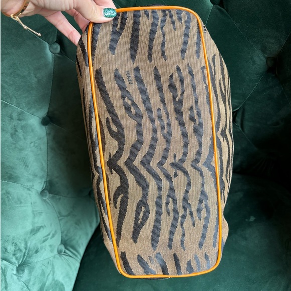 Authentic FENDI ZEBRA Orange accent shoulder bag - Picture 13 of 14